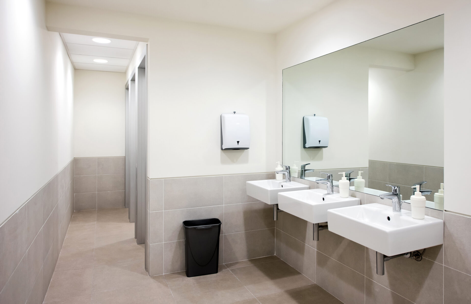 Cómo limpiar un cuarto de baño de forma profesional: Guía completa